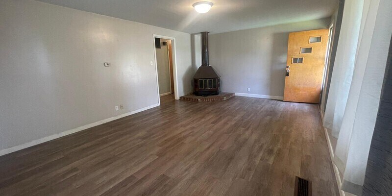 Primary Photo - 2902 Vine