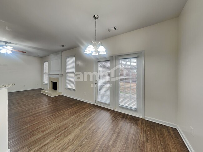 Foto del edificio - 1217 Rocky Branch Tr