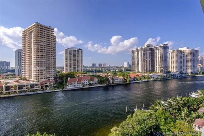Foto del edificio - 19390 Collins Ave