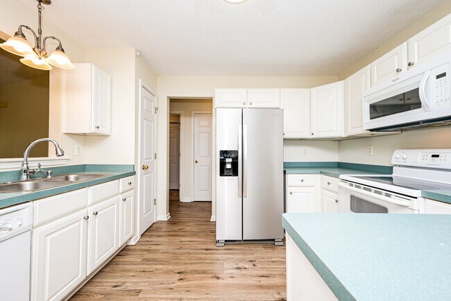 Foto del edificio - 43 Roxbury Ln