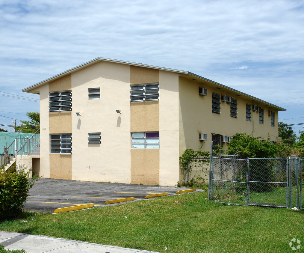 Building Photo - 1655 NW 18th St