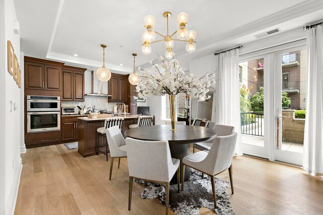 Foto del edificio - 250 Henley Pl