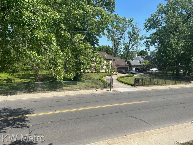 Building Photo - 2557 W McNichols Rd
