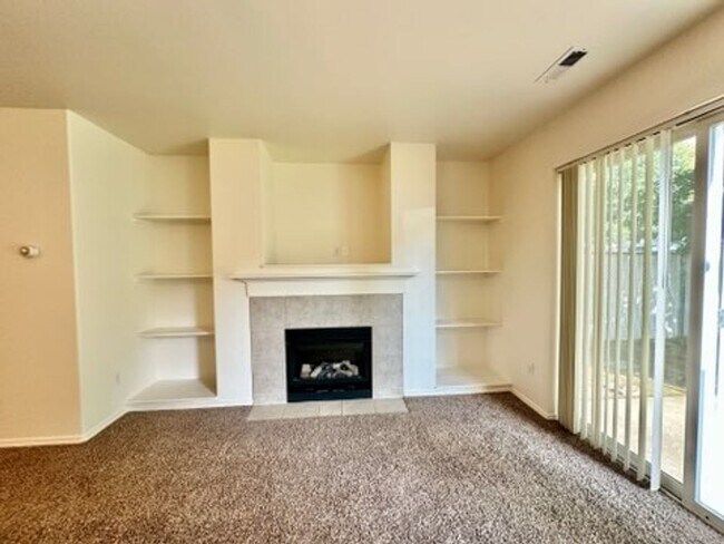 Foto del edificio - 382-388 E Leadora Ln