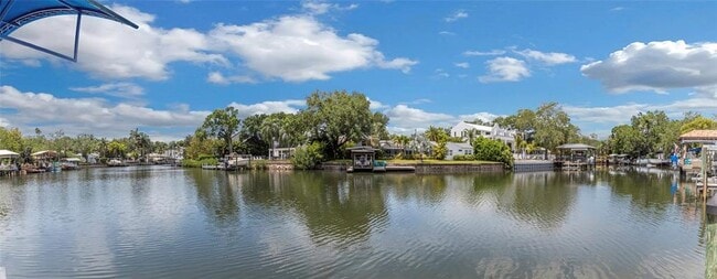 Foto del edificio - 610 Bosphorous Ave