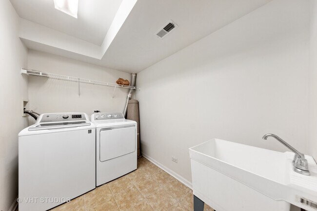 Building Photo - 4244 Drexel Ave