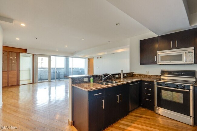 Foto del edificio - 701 W Lakeside Ave