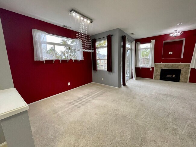 Building Photo - Sammamish Townhouse...