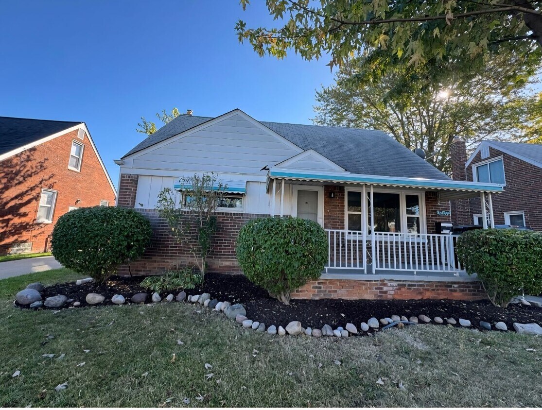 Foto principal - Charming newly renovated 3 bedroom bungalow