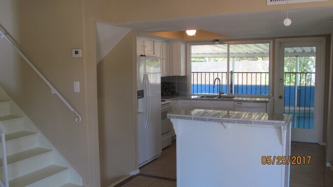 Foto del edificio - SHOWING TODAY 7-7-25  5:30PM;    ASU AREA - REMODELED 5BR 2BA HOUSE SWIMMING POOL, GARAGE. PLUS R...
