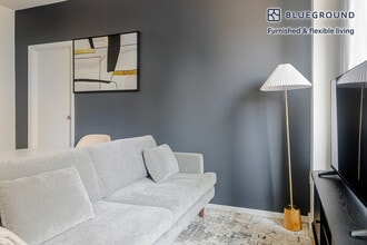 Building Photo - 70 W 45th St