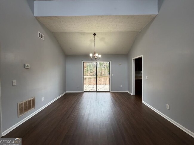 Building Photo - 804 Emerald Forest Cir SW
