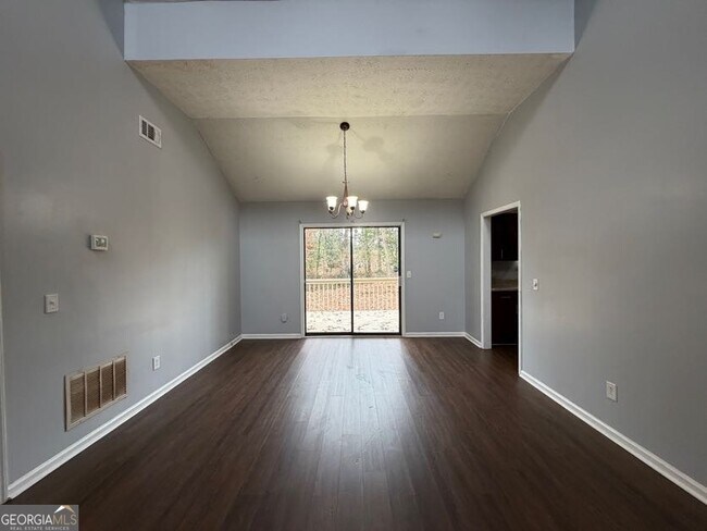 Foto del edificio - 804 Emerald Forest Cir SW