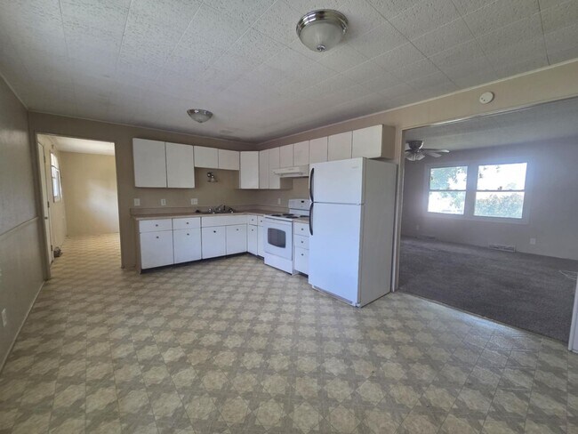 Building Photo - Single Family Home