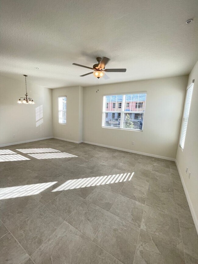 Foto del edificio - Brand New, Water View, Luxury Executive 3 ...