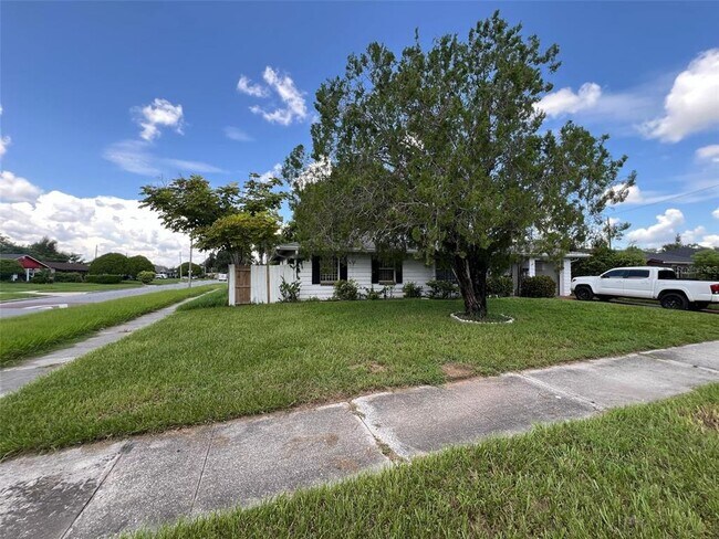 Foto del edificio - 1662 Cresthaven Ave