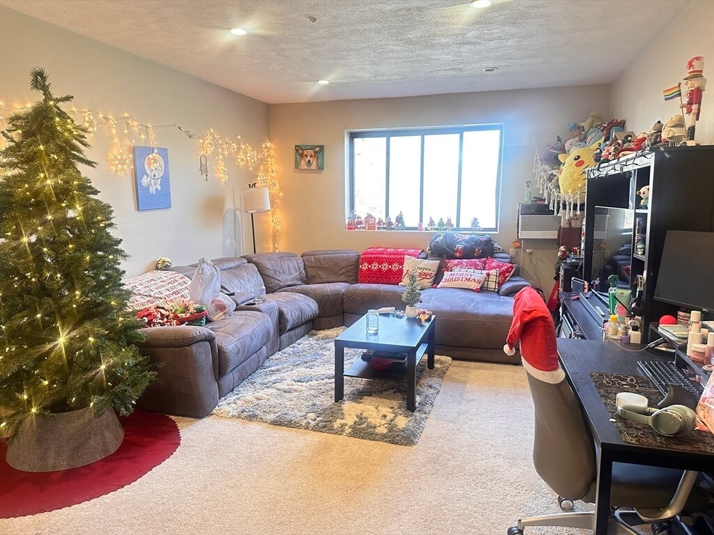 Foto principal - 67 Milliken Ave