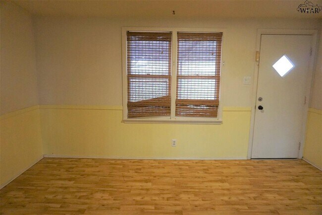 Building Photo - 1606 Bland St