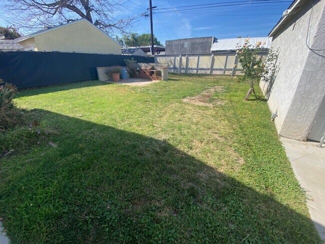 Foto del edificio - 11919 Hopland St
