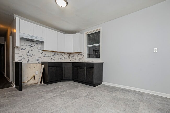 Building Photo - 426 S 17th St