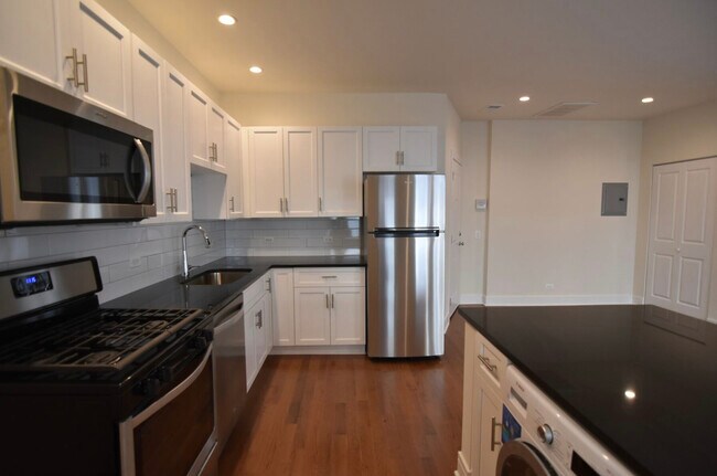 Foto del edificio - 3230 N Clark St