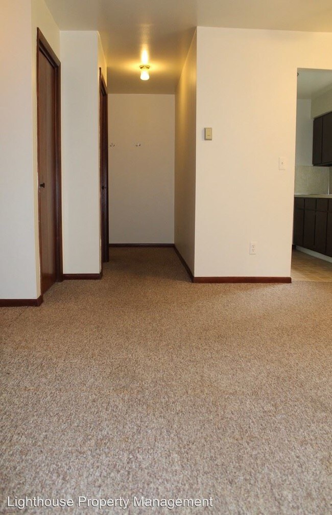 Foto del edificio - 250 4 Mile Rd NW