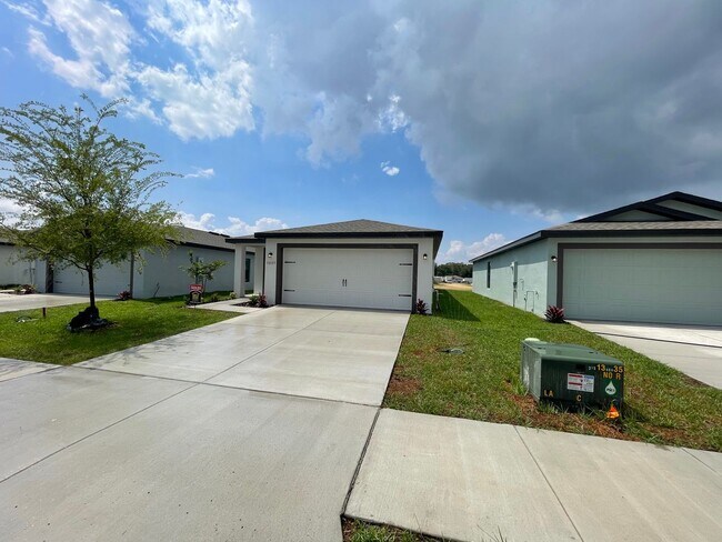 Building Photo - 5665 Deep River Ave Clair-Mel City, FL 33619