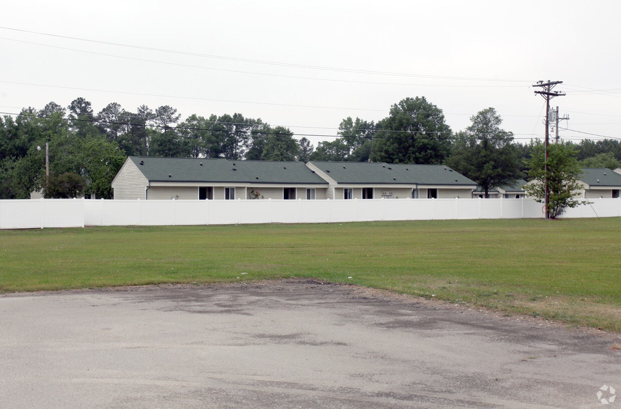 Building Photo - Live Oak Estates