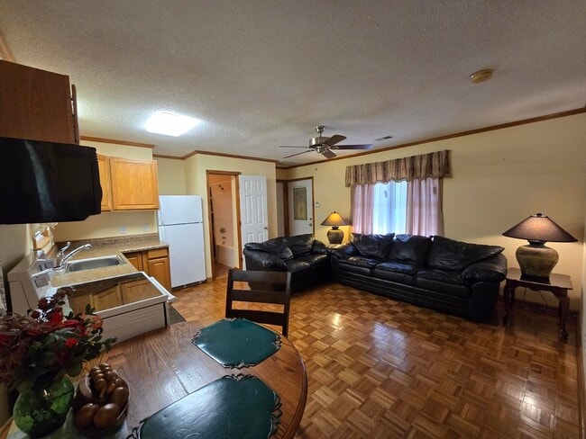 Foto del edificio - 4665 Ellerbe Mill Rd