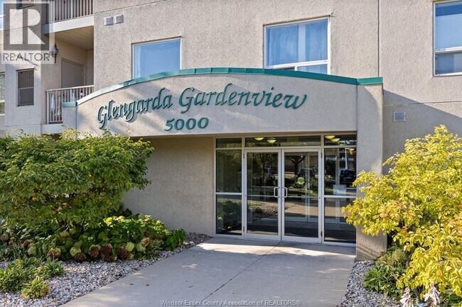 Photo du bâtiment - 5000 Wyandotte St E