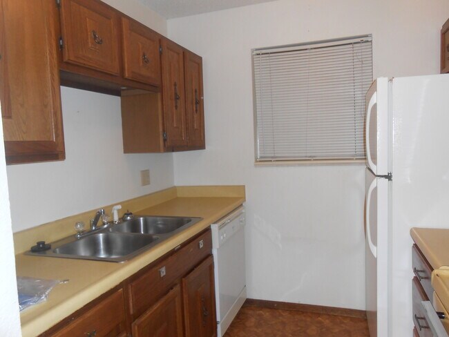 Foto del edificio - 3154 Lakeside Dr