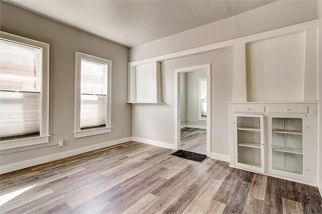 Foto del edificio - Beautiful Three Bedroom Triplex Available For Rent Near Pearl Street