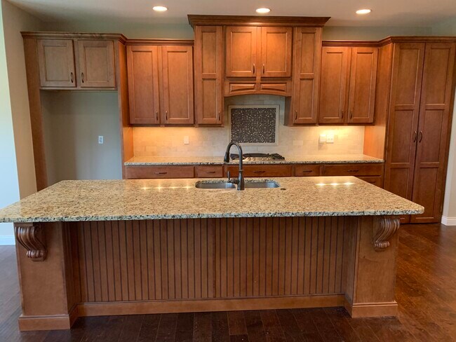 Building Photo - 1703 Bromley Cir