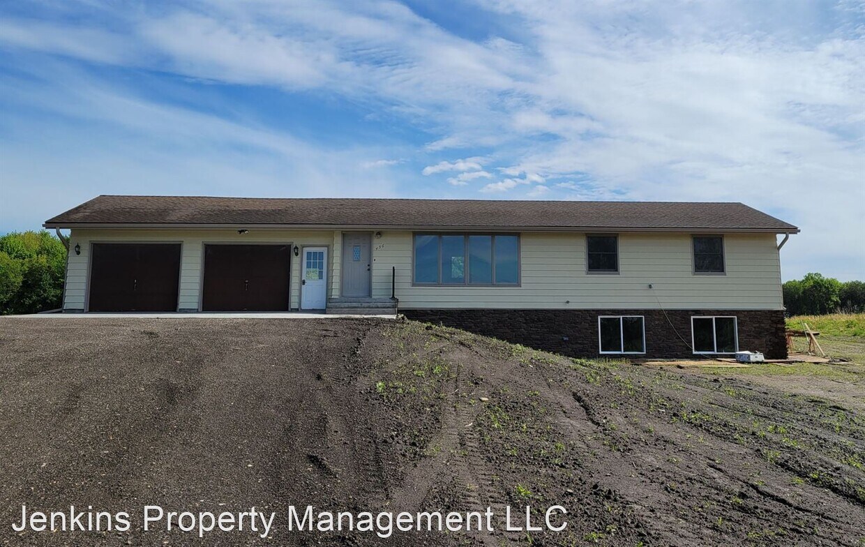 Primary Photo - 4 br, 2 bath House - 980 Coulee Trail