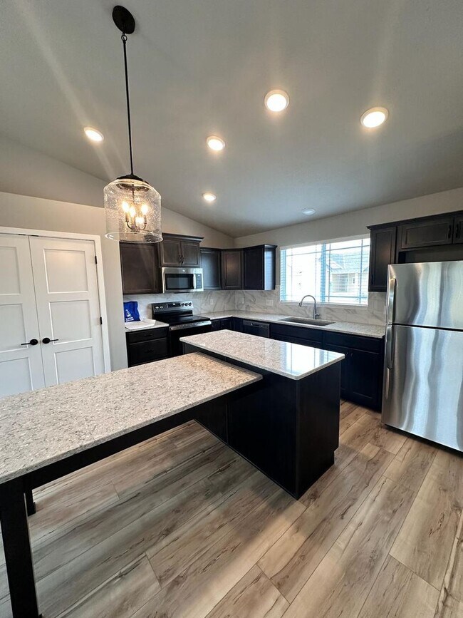 Building Photo - New Construction!!
