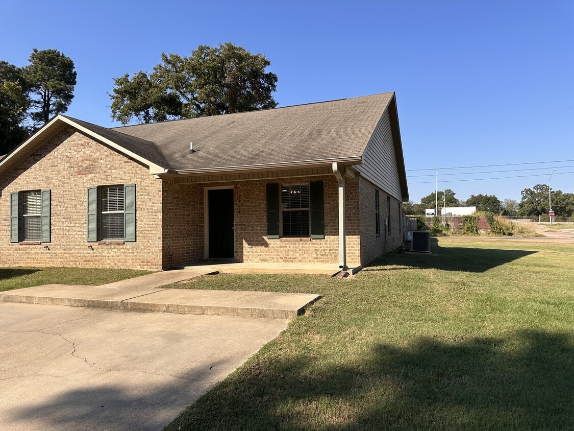 Foto principal - 2417 Laurel St