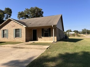 Building Photo - 2417 Laurel St