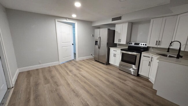 Building Photo - 6511 Seminole Dr