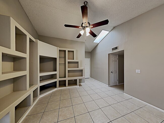 Building Photo - 7045 W Cameron Dr