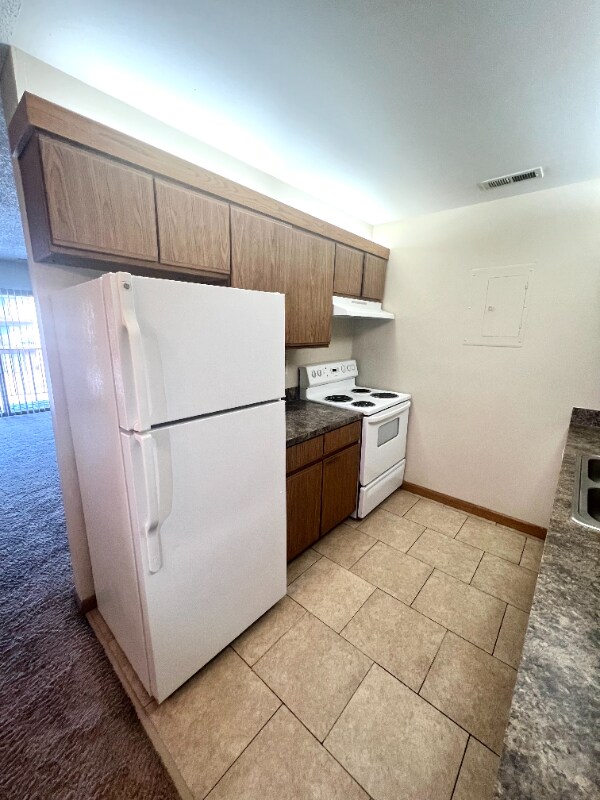 Foto del edificio - 5120 Emerald Dr