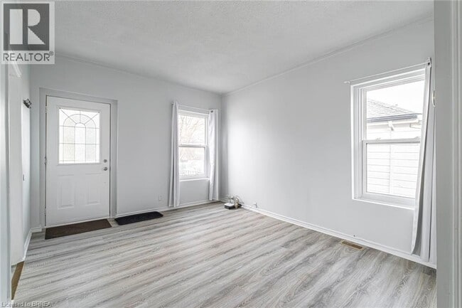 Building Photo - 89 Maitland St