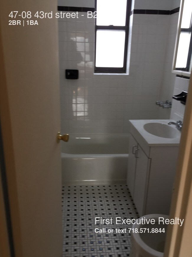 Building Photo - 4708 43rd Ave