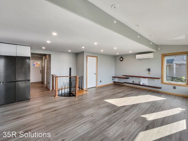 Foto del edificio - 2 br, 1 bath House - 2320 Hobart Ave SW