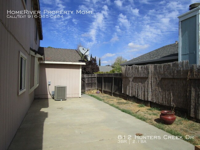 Building Photo - Large 3 Bed House!