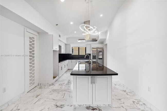 Building Photo - 300 N Shore Dr
