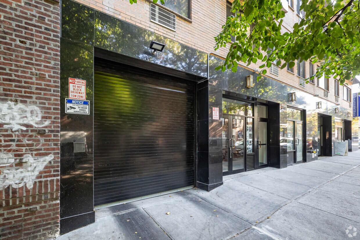 Foto del edificio - 37-49 81st St