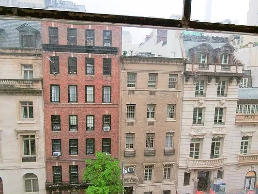 Foto del edificio - 54 E 66th St