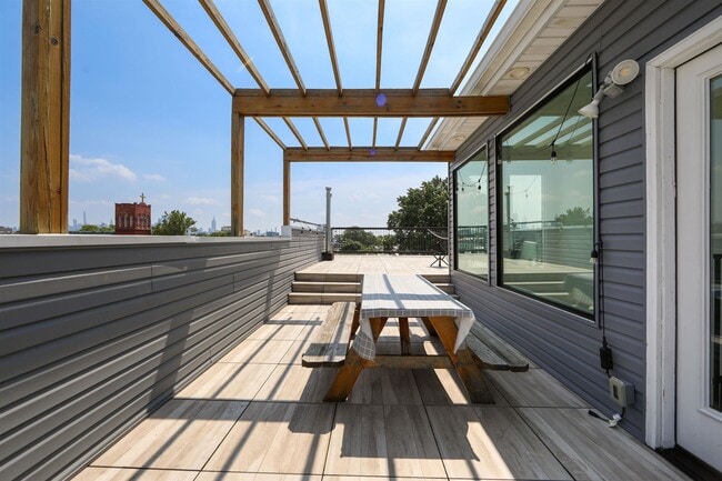 Building Photo - 157 Sherman Ave