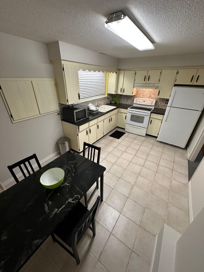 Photo du bâtiment - 784 E 56th Ave