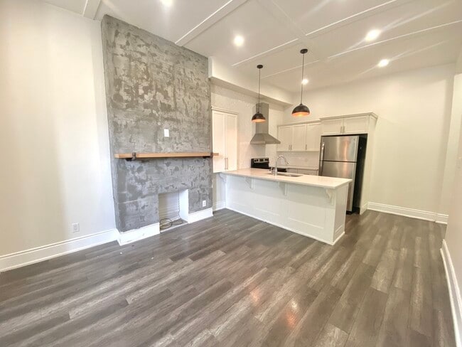 Building Photo - 85 Victoria Ave N